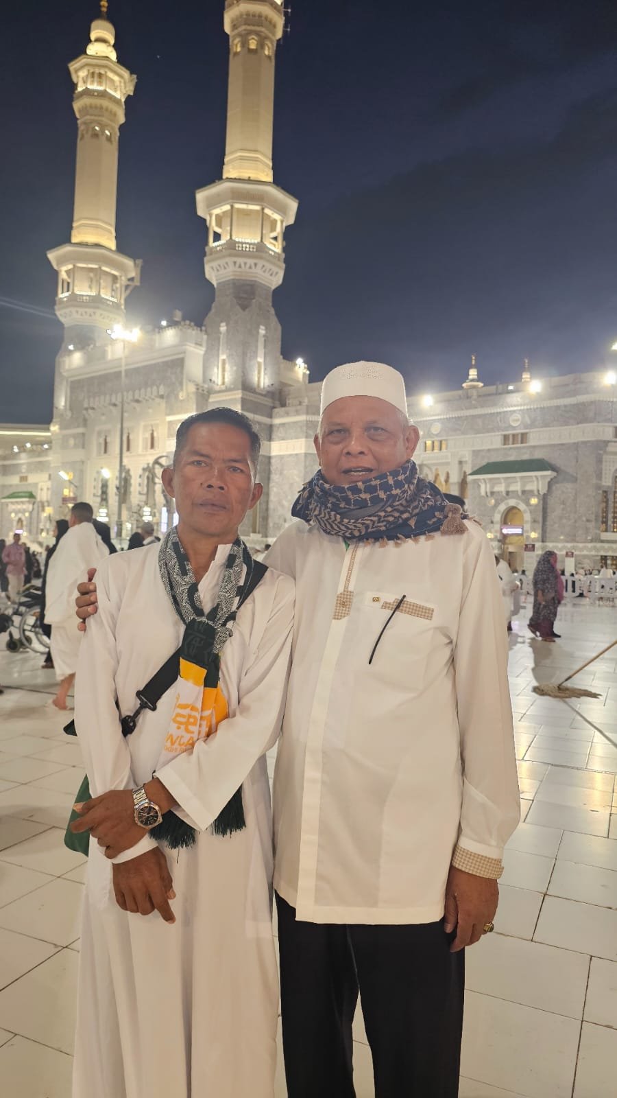 APAPUN KELAS HOTEL, MASJIDNYA SAMA
